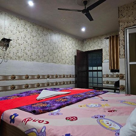 Hotel Chitrarth & Party Lawn Haldwani Ruang foto
